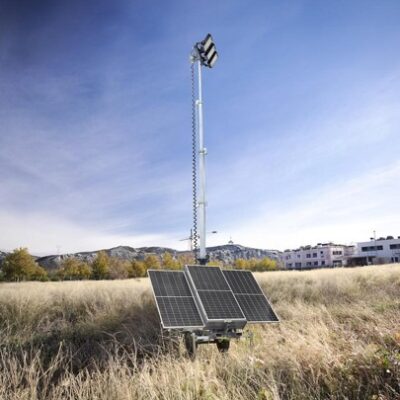 Solar light tower