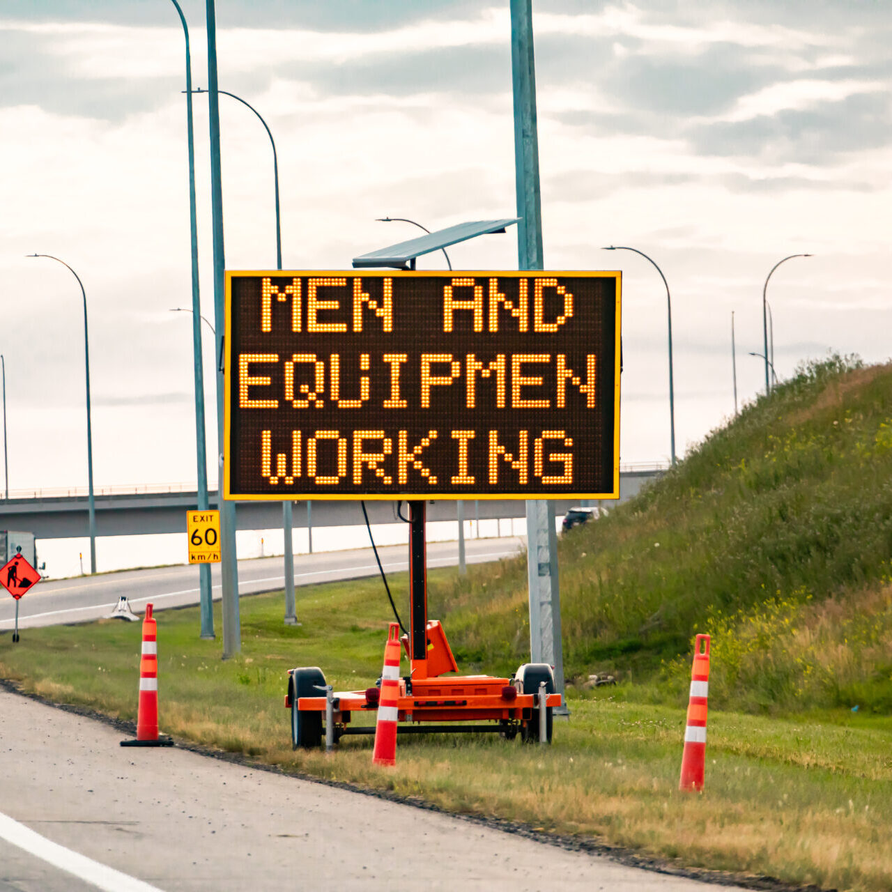 Variable message roadsign
