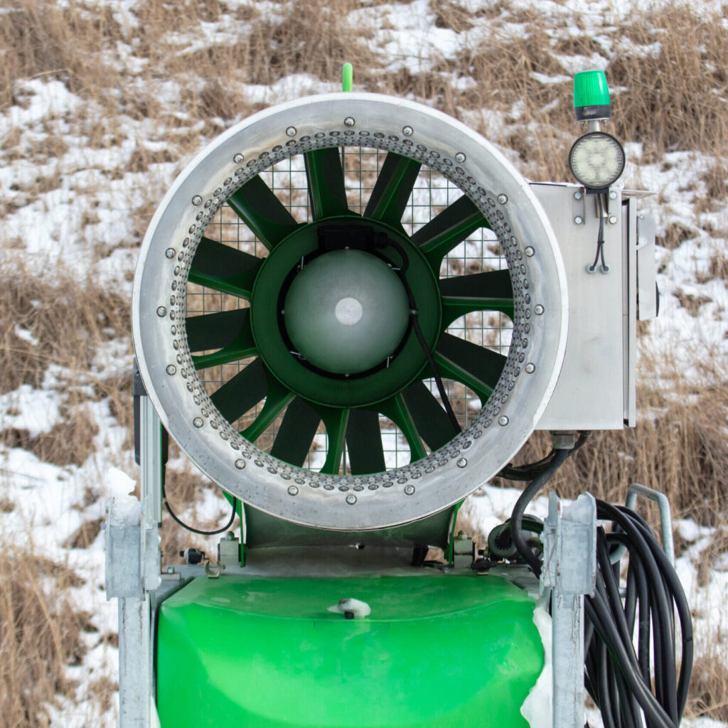 Snow generator
